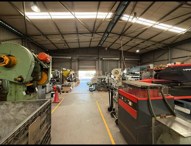 1,535M² WAREHOUSE TO LET IN SPARTAN